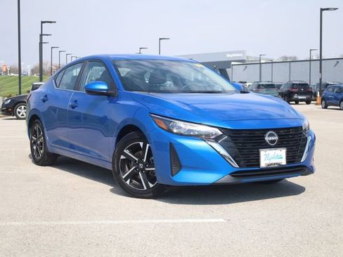 Used 2025 Nissan Sentra SV image 2