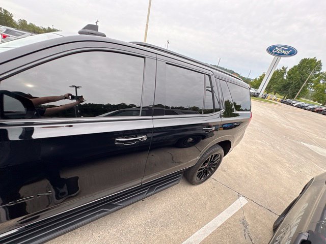 Used 2021 GMC Yukon SLT w/ SLT Premium Package AWD/4WD image 9