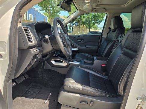 Used 2022 Nissan Frontier SV w/ SV Premium Package RWD image 10