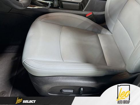 Used 2019 Chevrolet Cruze Premier w/ Sun And Sound Package FWD image 18