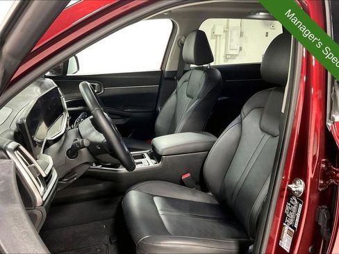 Used 2025 Kia Sorento EX w/ Panoramic Sunroof Package FWD image 32