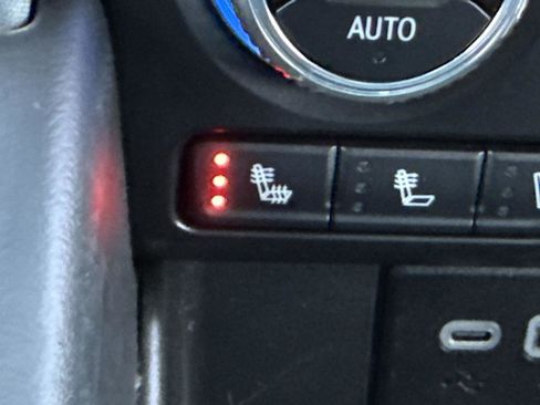 Used 2024 GMC Yukon XL SLT image 21