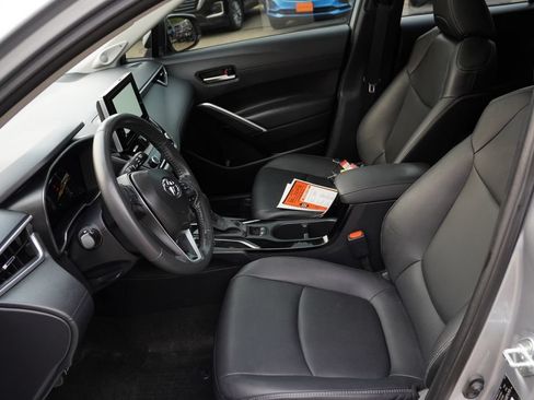 Used 2024 Toyota Corolla Cross XLE w/ Convenience Package AWD/4WD image 15