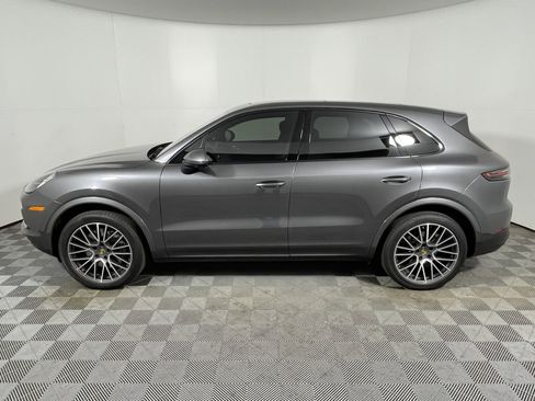 Used 2023 Porsche Cayenne image 2