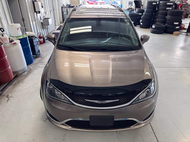 Used 2017 Chrysler Pacifica Touring-L FWD image 32