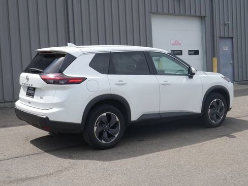 Used 2024 Nissan Rogue SV FWD image 9