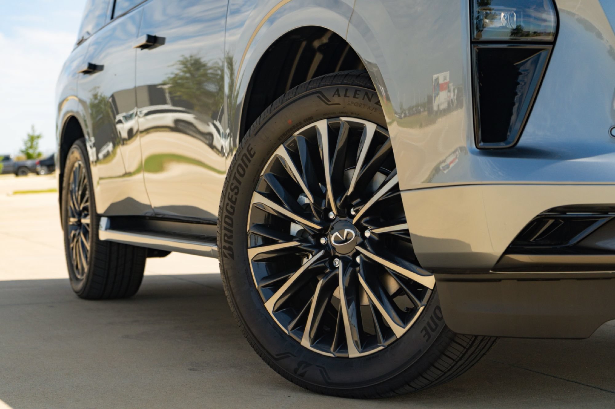 New 2027 INFINITI QX80 Autograph AWD/4WD image 2