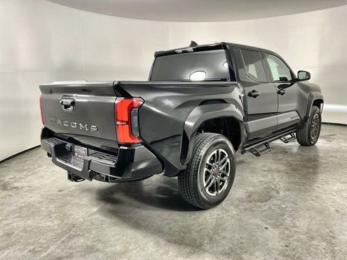 Used 2025 Toyota Tacoma TRD Sport image 8