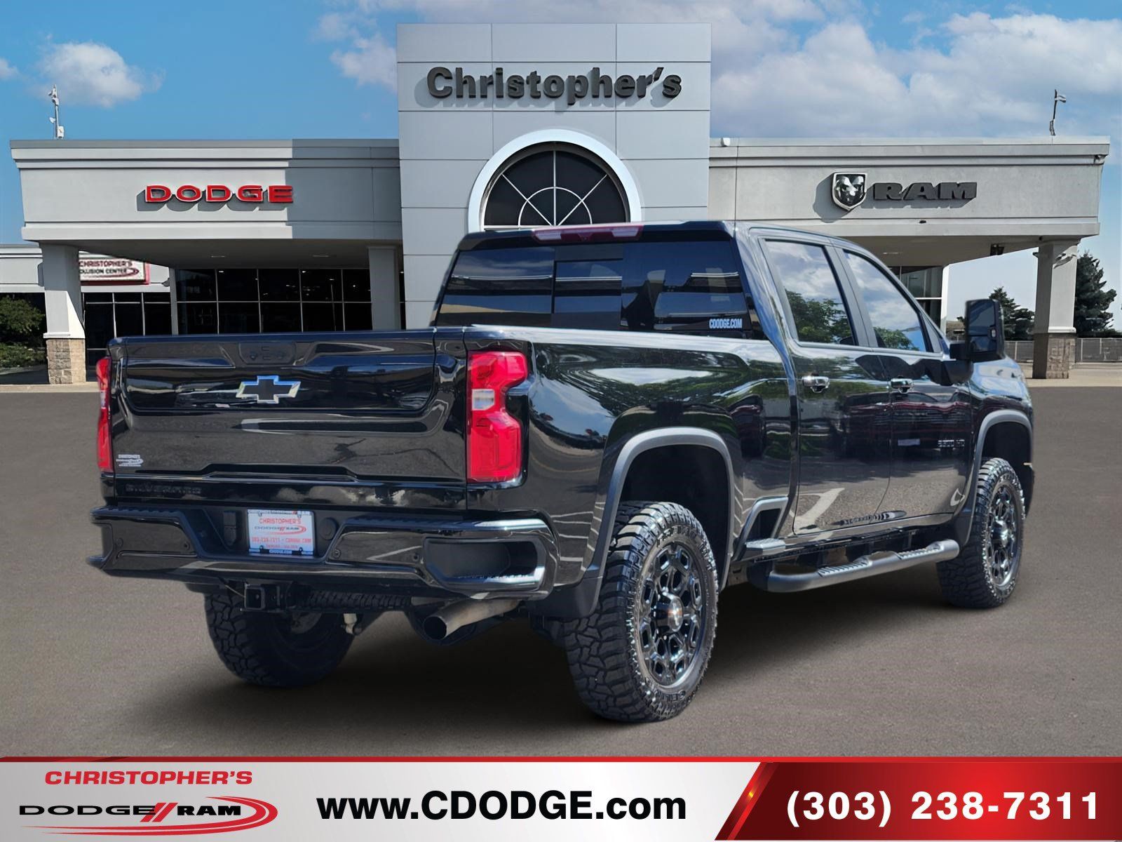 Used 2024 Chevrolet Silverado 2500 LT w/ Midnight Edition AWD/4WD image 3