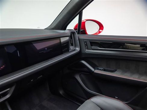 Used 2025 Porsche Cayenne GTS AWD/4WD image 27