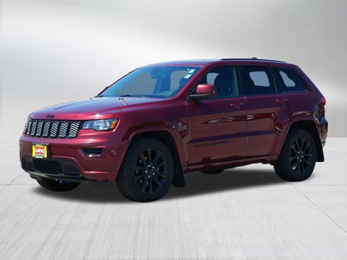Used 2019 Jeep Grand Cherokee Altitude AWD/4WD image 3
