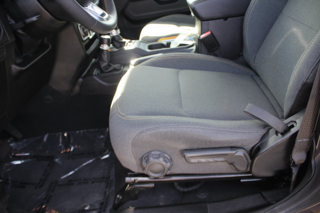 Used 2025 Jeep Wrangler Unlimited Sahara AWD/4WD image 20