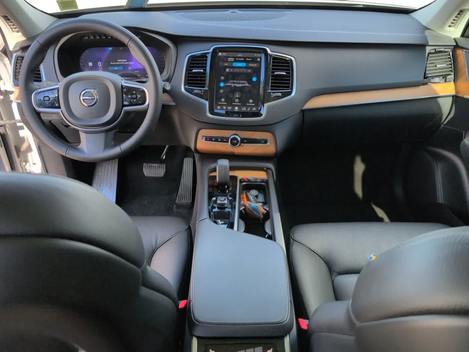 Used 2024 Volvo XC90 B6 Plus w/ Protection Package Premier AWD/4WD image 9