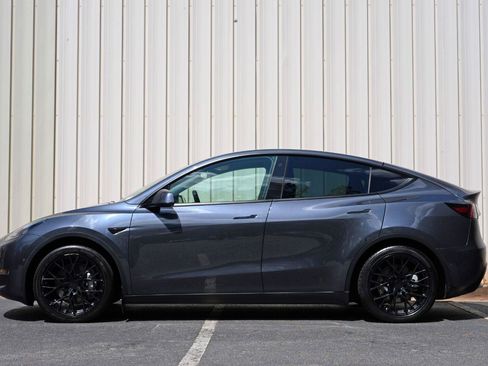Used 2022 Tesla Model Y Long Range AWD/4WD image 8