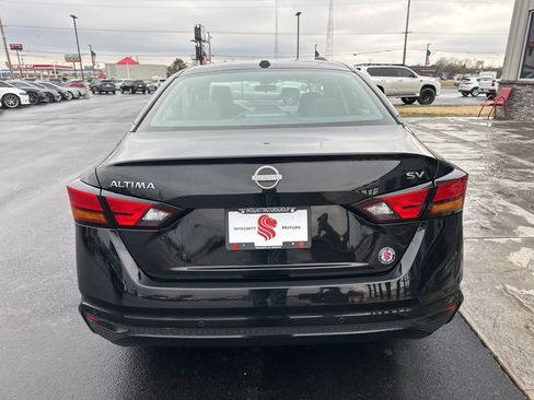 Used 2024 Nissan Altima 2.5 SV FWD image 8