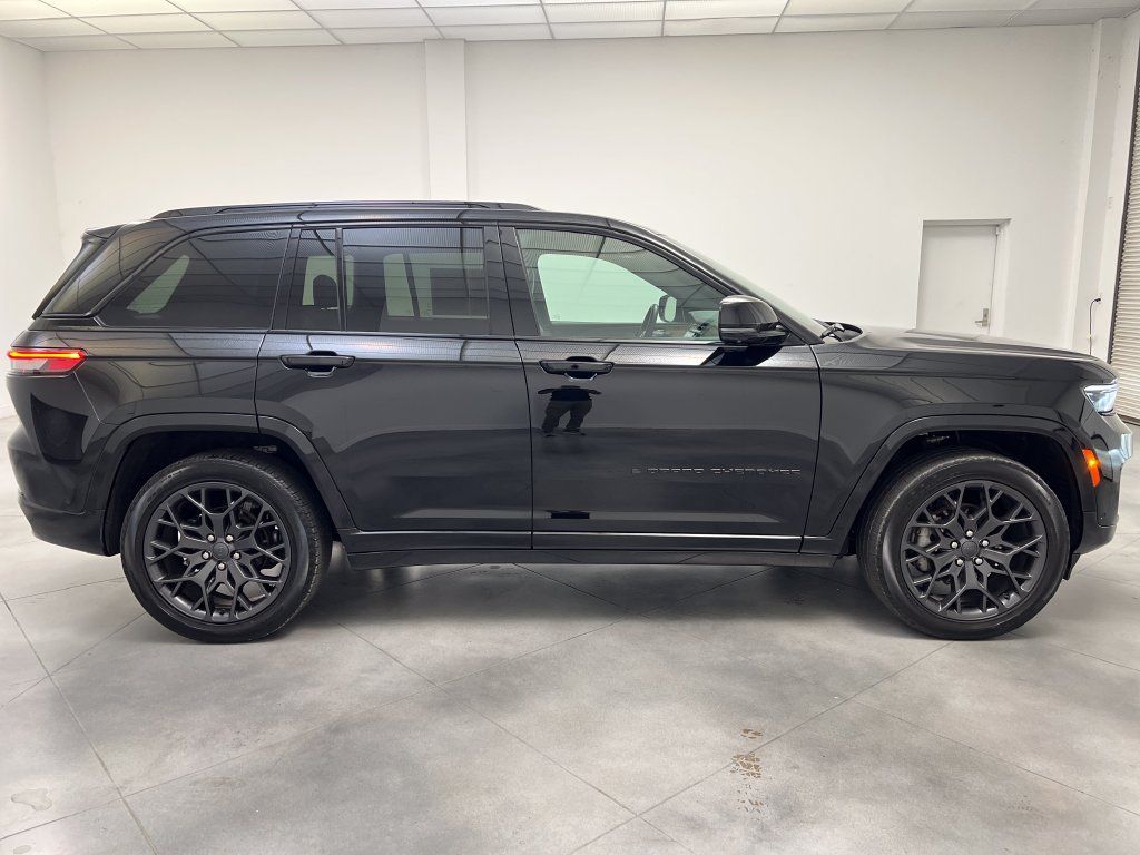 Used 2025 Jeep Grand Cherokee Summit w/ Obsidian Package AWD/4WD image 10