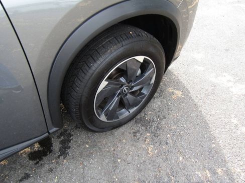 Used 2025 Nissan Rogue SV AWD/4WD image 31