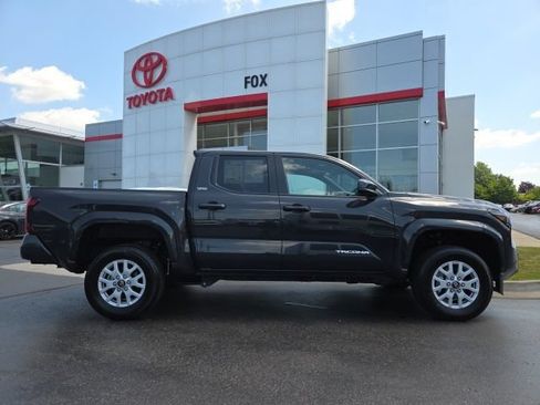 Used 2026 Toyota Tacoma SR5 AWD/4WD image 9