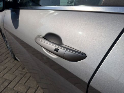 Used 2025 Hyundai Elantra SEL FWD image 11
