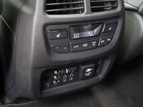 Used 2018 Honda Pilot Elite image 16