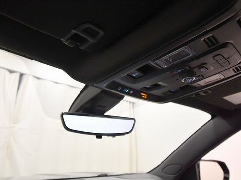 Used 2021 GMC Yukon Denali w/ Denali Premium Package image 29