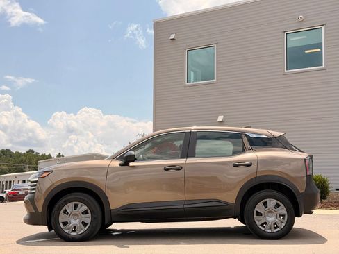 Used 2025 Nissan Kicks S AWD/4WD image 12