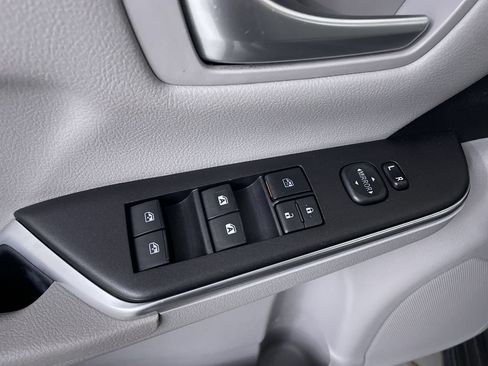 Used 2016 Toyota Camry LE FWD image 11