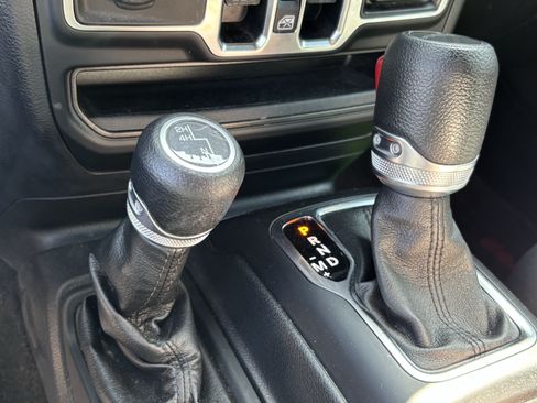 Used 2021 Jeep Gladiator Sport AWD/4WD image 26