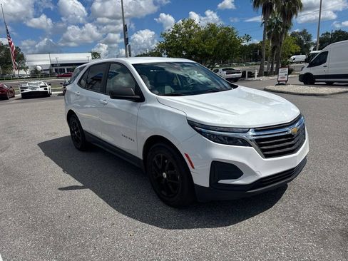 Used 2022 Chevrolet Equinox LS w/ LS Convenience Package FWD image 3