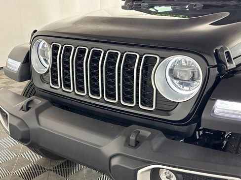 Certified 2025 Jeep Wrangler Unlimited Sahara AWD/4WD image 40