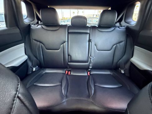 Used 2025 Jeep Compass Limited AWD/4WD image 38