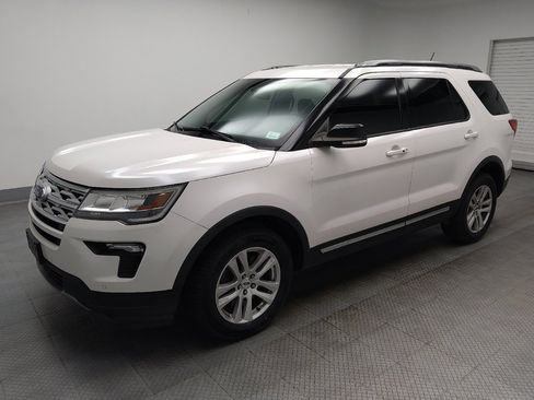 Used 2018 Ford Explorer XLT w/ Equipment Group 202A AWD/4WD image 2