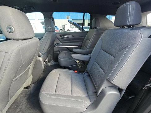 Used 2025 Chevrolet Traverse LT image 11