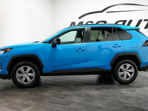 Used 2019 Toyota RAV4 LE FWD image 3