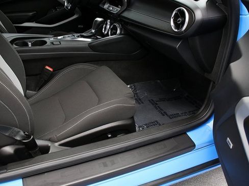 Used 2023 Chevrolet Camaro LT w/ Technology Package image 26