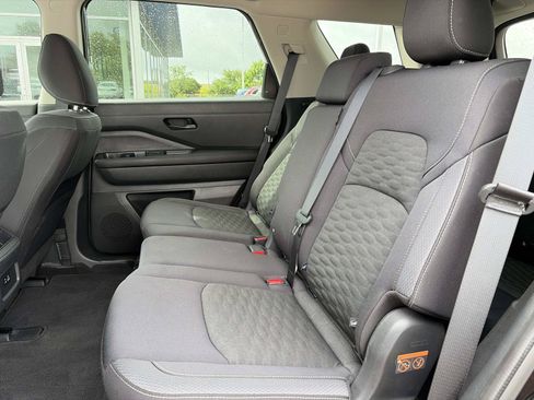 Used 2024 Nissan Pathfinder S AWD/4WD image 11