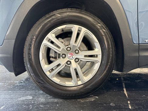 Used 2024 GMC Terrain SLE FWD image 6
