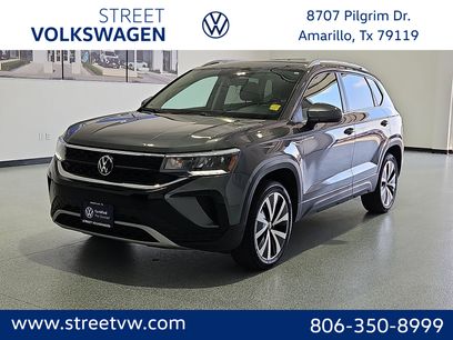 Used 2024 Volkswagen Taos SE w/ Panoramic Sunroof Package