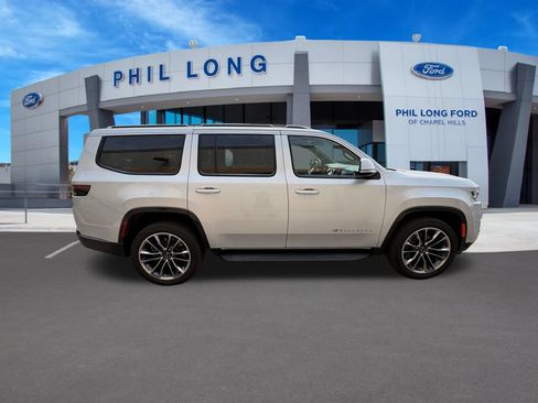 Used 2022 Jeep Wagoneer Series II w/ Premium Group I AWD/4WD image 8