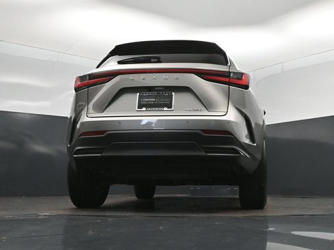 Used 2025 Lexus NX 250 FWD w/ Towing Package (2000 Lbs) image 41