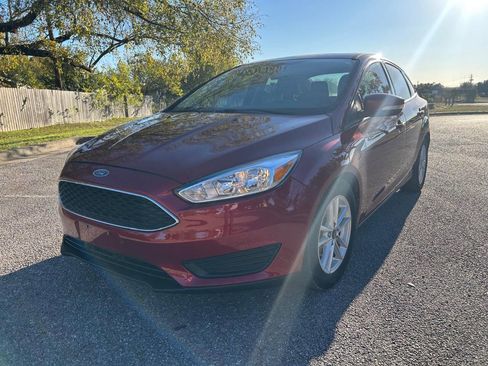 Used 2016 Ford Focus SE image 2