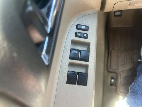 Used 2010 Toyota Highlander Limited AWD/4WD image 19