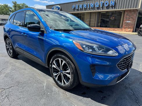 Used 2022 Ford Escape SE w/ SE Sport Appearance Package FWD image 9