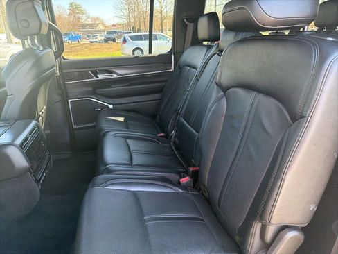 Used 2024 Jeep Wagoneer L Series III w/ Flexible Seating Group AWD/4WD image 25