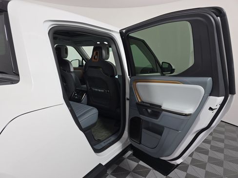 Used 2025 Rivian R1T Premium AWD/4WD image 19