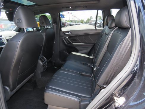 Used 2022 Volkswagen Tiguan SE R-Line AWD/4WD image 21