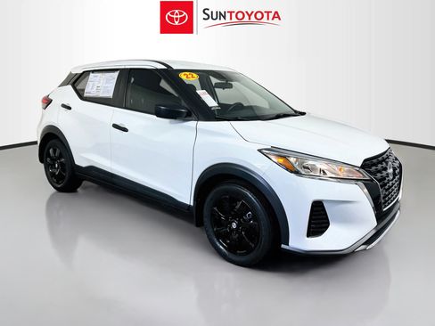 Used 2022 Nissan Kicks S FWD image 1