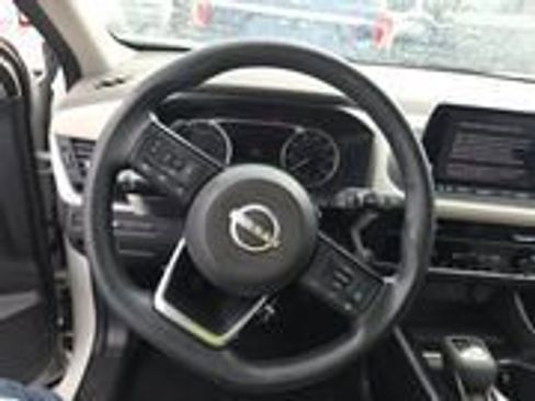 Used 2023 Nissan Rogue SV image 15