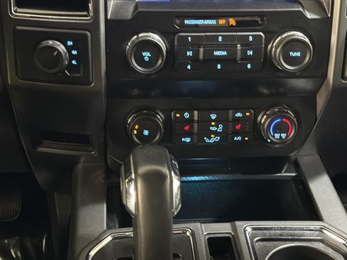 Used 2020 Ford F150 XLT w/ Equipment Group 302A Luxury AWD/4WD image 32