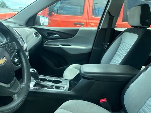 Used 2020 Chevrolet Equinox LS FWD image 14